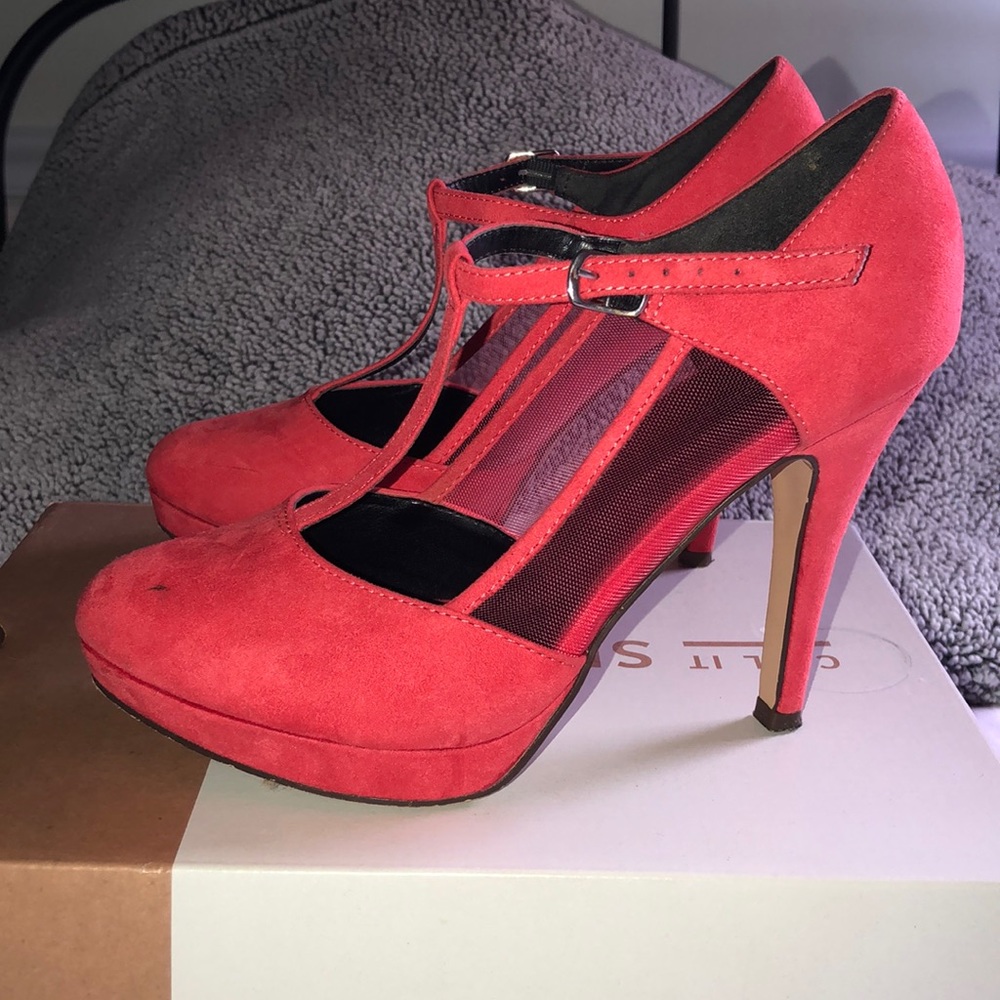 Call it spring strappy-pumps